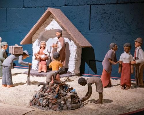 Socially critical Christmas cribs by Frau Kohnen